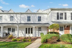 22 Maddaket Ct in Scotch Plains, NJ - Building Photo