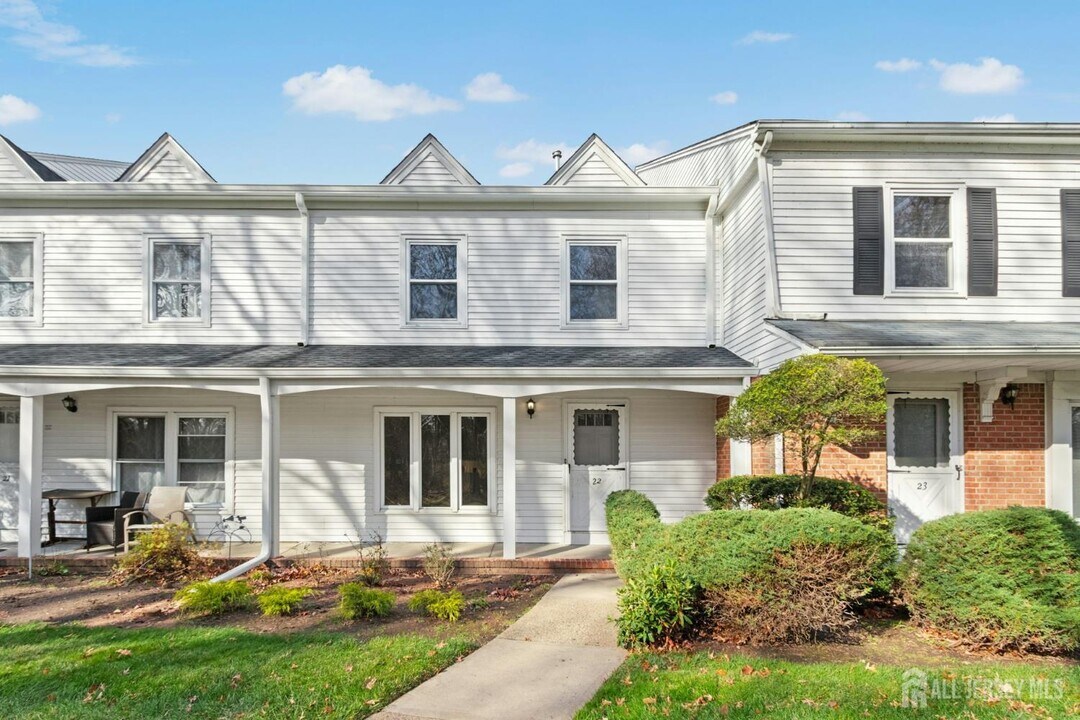 22 Maddaket Ct in Scotch Plains, NJ - Building Photo