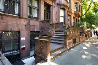 19 W 76th St in New York, NY - Building Photo - Building Photo