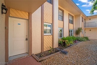 16881 Davis Rd in Ft. Myers, FL - Building Photo - Building Photo