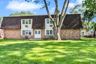 902 3rd St-Unit -4 in McHenry, IL - Building Photo - Building Photo