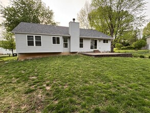 738 Starlight Dr in St. Charles, MO - Foto de edificio - Building Photo