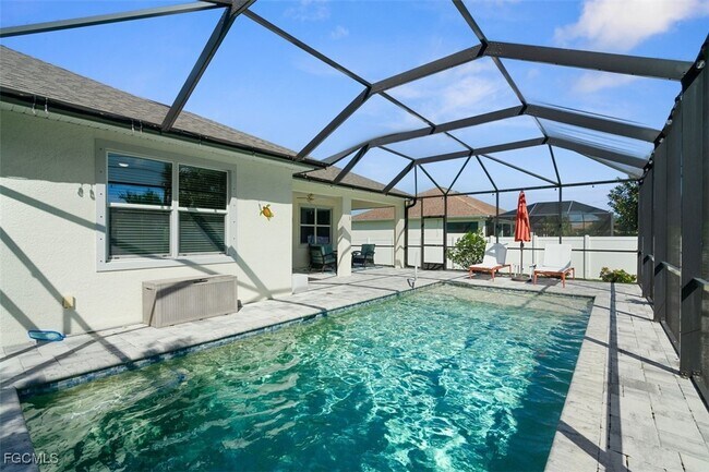 825 SE 5th Pl in Cape Coral, FL - Building Photo - Building Photo