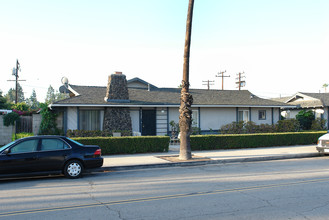 2126 E Almont Ave in Anaheim, CA - Building Photo - Building Photo