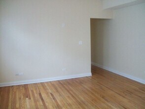 3007 N Spaulding Ave, Unit 1 in Chicago, IL - Foto de edificio - Building Photo