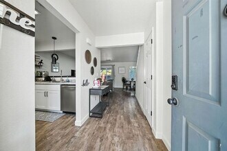 557 Kenbrook Ct in Redding, CA - Building Photo - Building Photo