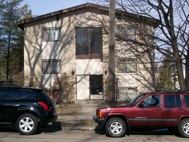 18 Arthur Ave SE in Minneapolis, MN - Foto de edificio - Building Photo