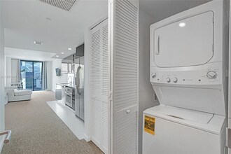 31 SE 6th St in Miami, FL - Building Photo - Building Photo