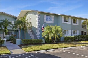 8109 Country Rd in Ft. Myers, FL - Building Photo