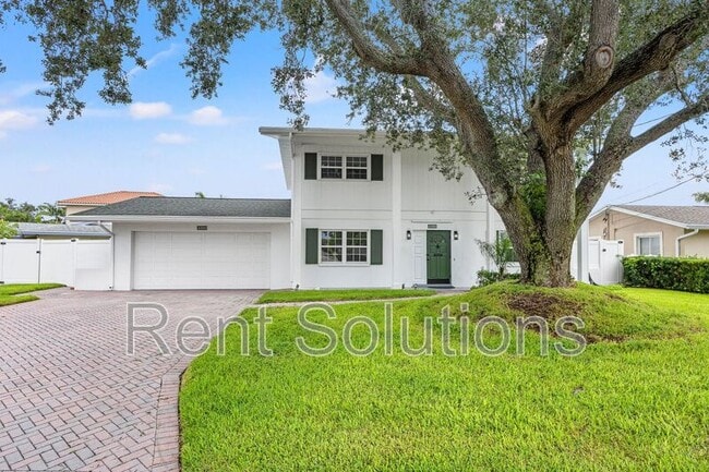 4000 14th Way NE in St. Petersburg, FL - Building Photo - Building Photo