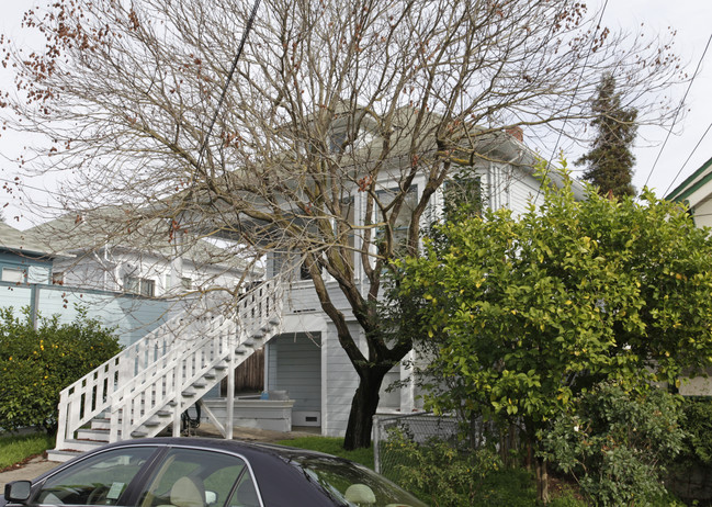 220-222 Walnut St in Petaluma, CA - Building Photo - Building Photo