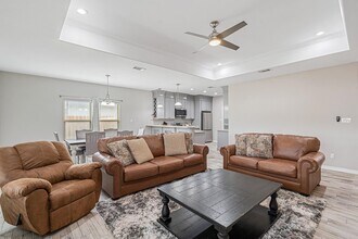 77 Yvonne Dr in Del Rio, TX - Building Photo - Building Photo