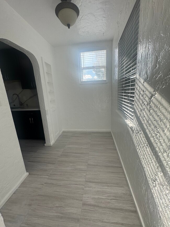 245 Myrtle Rd, Unit 1 in Burlingame, CA - Foto de edificio - Building Photo