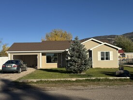 4544 N Oregon Trl in Enoch, UT - Building Photo