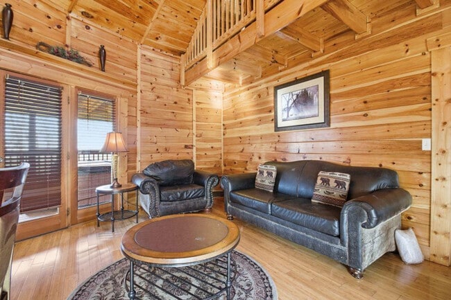 1080 Towering Oaks Dr in Sevierville, TN - Building Photo - Building Photo