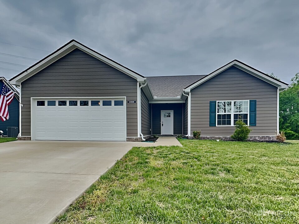 1008 Cyril Dr in Spring Hill, TN - Building Photo