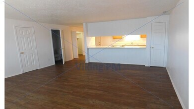 923-947 NW Claypool St in Prineville, OR - Foto de edificio - Building Photo