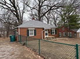 1842 Shady Crest St in Decatur, IL - Building Photo
