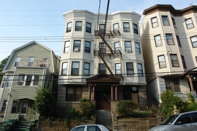 121 Saratoga Ave in Yonkers, NY - Building Photo - Building Photo