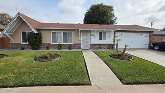 901 Elkelton Blvd in Spring Valley, CA - Building Photo