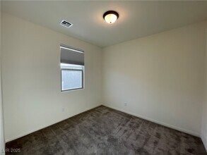 11747 Emerald Lk Ave in Las Vegas, NV - Building Photo - Building Photo