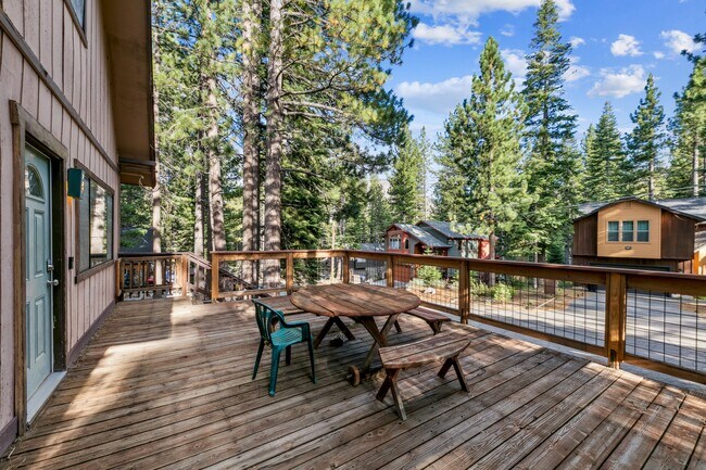 1517 Plumas Cir in South Lake Tahoe, CA - Building Photo - Building Photo