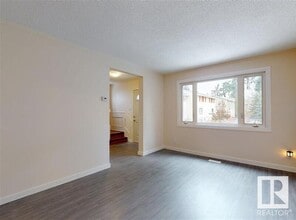 4 C Callingwood Ct NW in Edmonton, AB - Building Photo - Building Photo