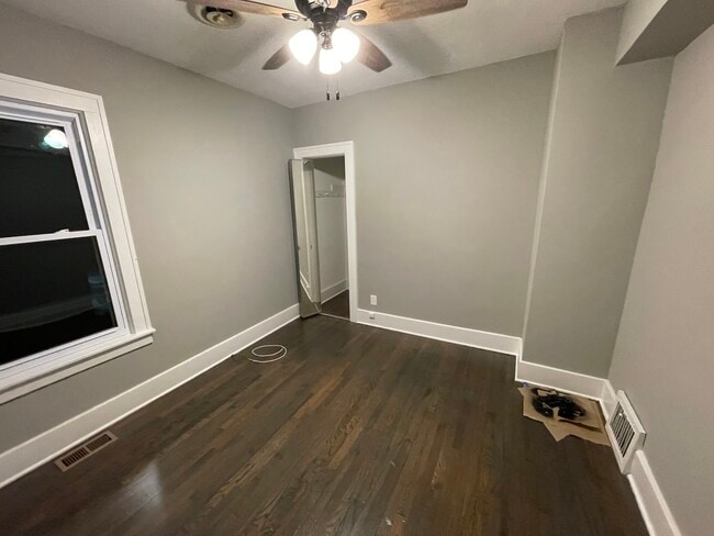 1524 E Algonquin Rd in Des Plaines, IL - Foto de edificio - Building Photo