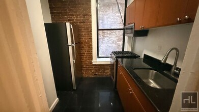 East 12th Street, Unit 3 in New York, NY - Building Photo - Building Photo