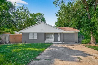 450 Glenburnie Dr in Houston, TX - Building Photo - Building Photo