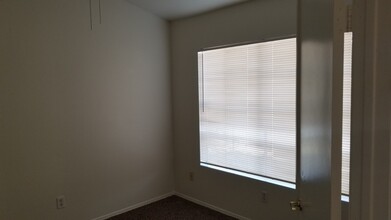 6904 Luminary Dr in Las Vegas, NV - Foto de edificio - Building Photo