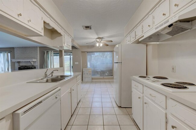 29311 Loddington St in Spring, TX - Foto de edificio - Building Photo