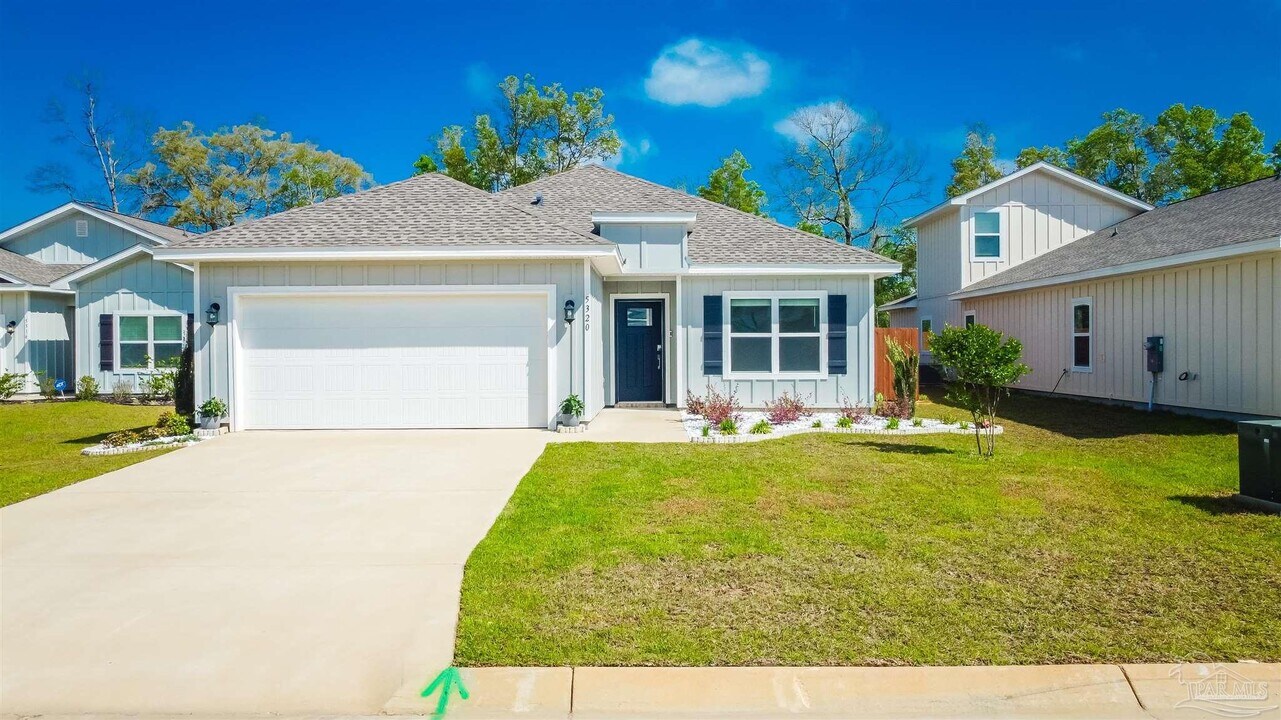 5320 Cornwall Dr in Milton, FL - Building Photo