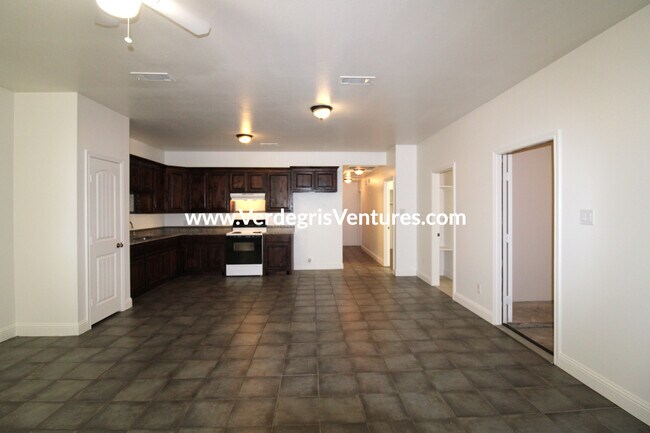 7719 Novella Dr in Fort Worth, TX - Foto de edificio - Building Photo