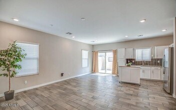 2241 W Griswold Rd in Phoenix, AZ - Building Photo - Building Photo