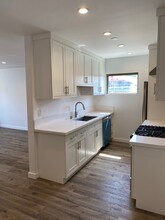 120 S Manhattan Pl in Los Angeles, CA - Building Photo - Building Photo