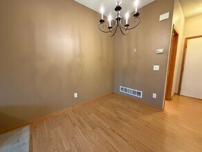 11007 Oak Grv Cir in Woodbury, MN - Building Photo - Building Photo