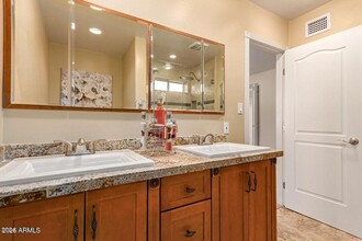 2705 W Summit Pl in Chandler, AZ - Building Photo - Building Photo