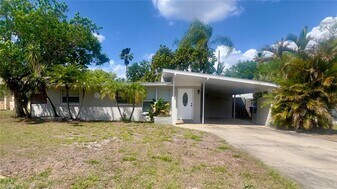 110 14th Ave SW in Largo, FL - Building Photo