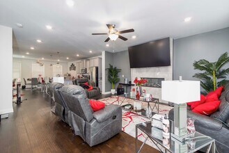 2345 Tarben Dr in Snellville, GA - Foto de edificio - Building Photo