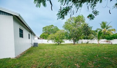 4205 NW 201st St in Miami Gardens, FL - Building Photo - Building Photo