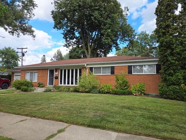 1216 Sycamore Dr in Rochester, MI - Building Photo - Building Photo