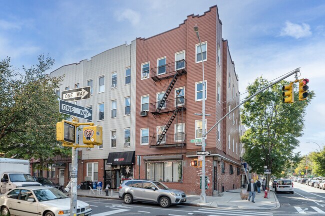 279 Driggs Ave in Brooklyn, NY - Building Photo - Building Photo