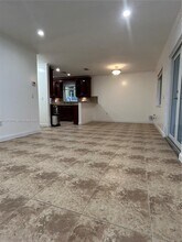 230 SW 30th Ave in Miami, FL - Foto de edificio - Building Photo