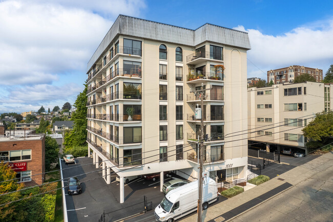 Plaza Royale in Seattle, WA - Foto de edificio - Building Photo