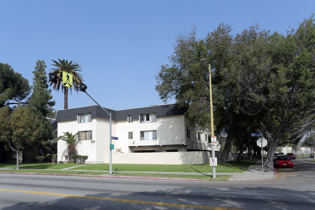 St James Park in Los Angeles, CA - Building Photo