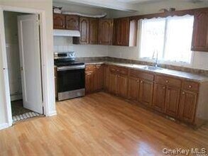 323 Peninsula Blvd in Cedarhurst, NY - Building Photo - Building Photo