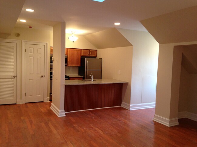 2501 Christian St, Unit 302 in Philadelphia, PA - Foto de edificio - Building Photo
