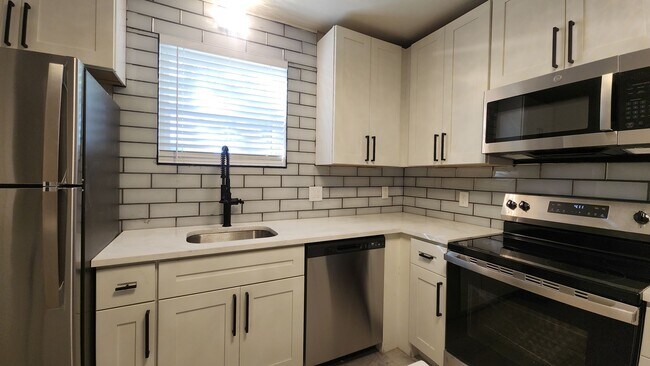 6616 Alamo Ave, Unit 2W in Clayton, MO - Foto de edificio - Building Photo