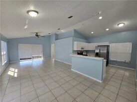 481 10th Pl in Vero Beach, FL - Building Photo